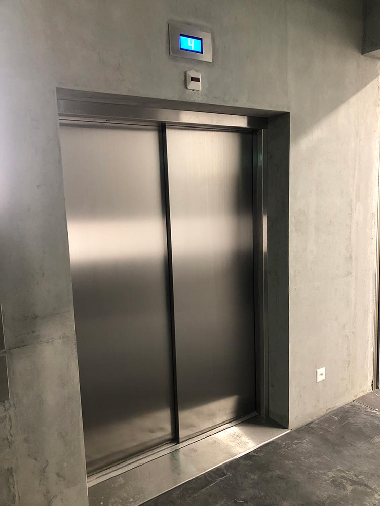 Embrasure d'ascenseur